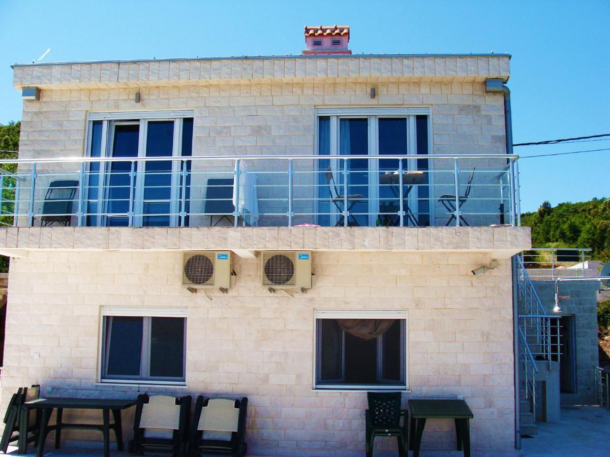 Beachfront דירה *